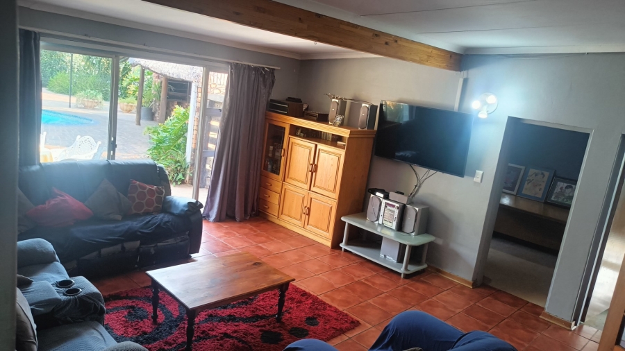 5 Bedroom Property for Sale in Wilkoppies North West